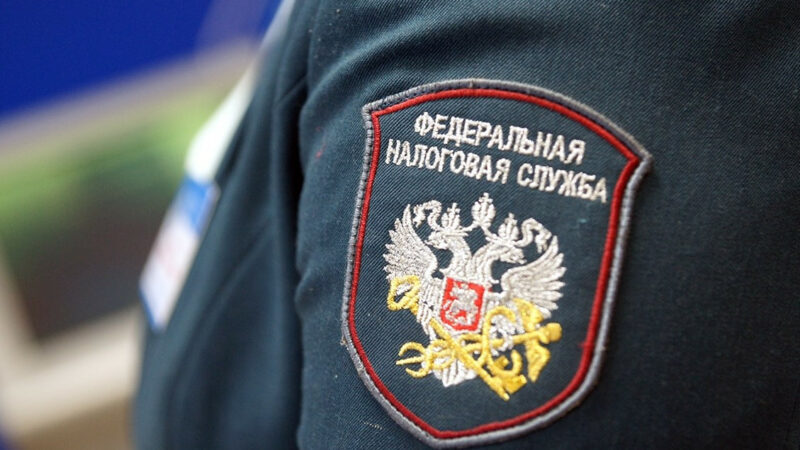 Работодателей обяжут платить налоги за самозанятых