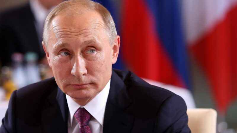 Путин: Молодежь определит будущее страны