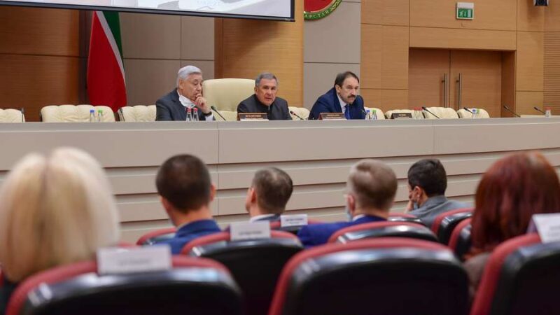 Рустам Минниханов провел совещание по противодействию Covid-19