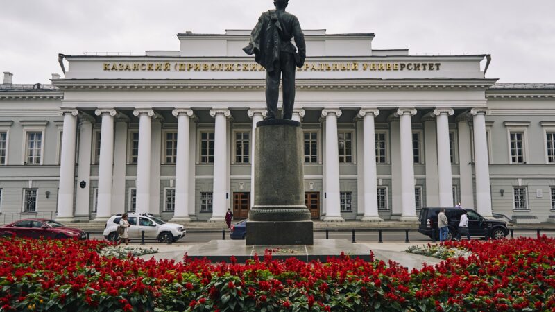 Россияне назвали доступную для них сумму для обучения детей в вузе